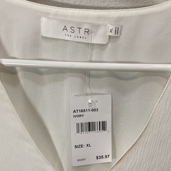 5 for $25 ASTR the Label v neck blouse long sleeve blouse white - Picture 2 of 8